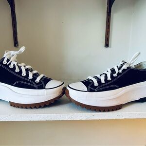 Converse women’s Chuck Taylor Lugged Low Black shoes size 9